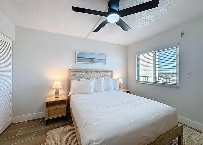 20002 Gulf Blvd Penthouse 5 *